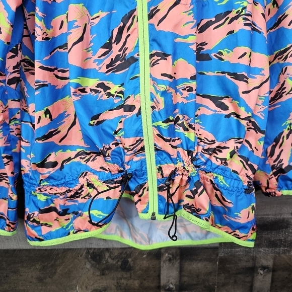 NIKE Women's Packable Camouflage Trail Running Jacket - Picture 5 of 7